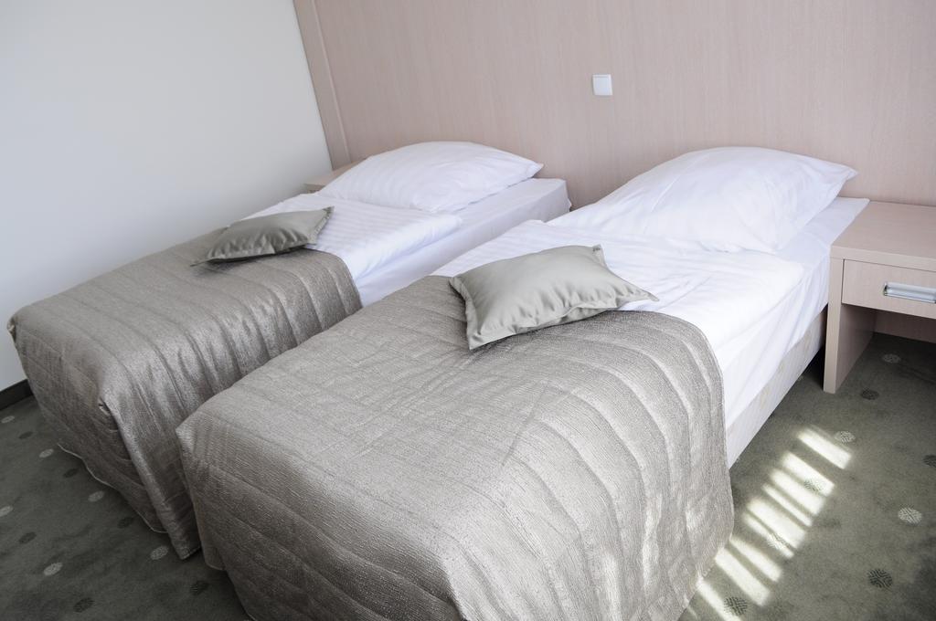 Hotel Cieplice Medi & Spa Jelenia Góra Δωμάτιο φωτογραφία